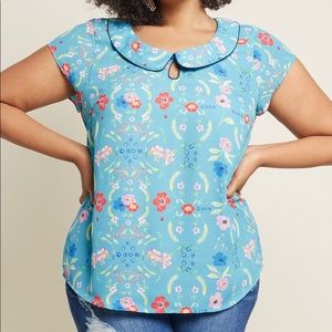 Adorable NWOT keyhole floral top